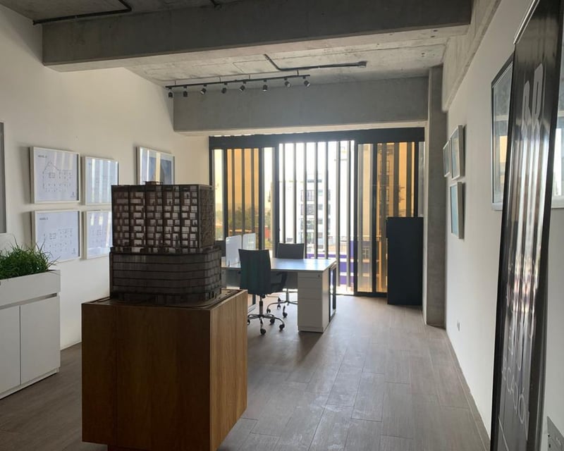 VENTA DE CÉNTRICA Y MODERNA OFICINA - GRANAT, ZONA 04