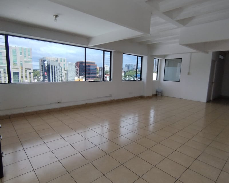 VENTA DE OFICINA EN PLAZA BURÓ | 20 CALLE, ZONA 10