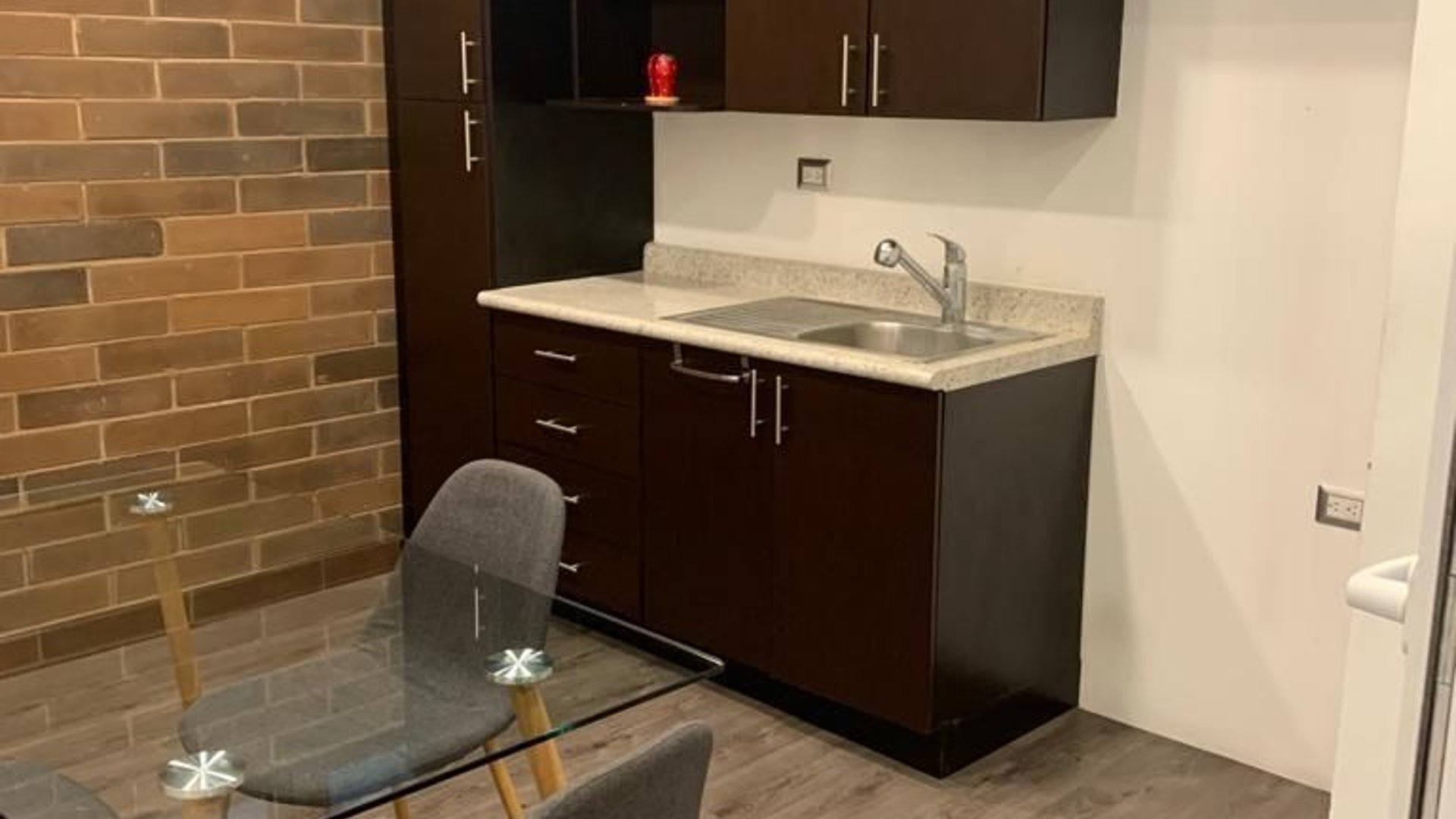 LOCAL EN VENTA Y ALQUILER EN ZONA 9 - Miniatura 5