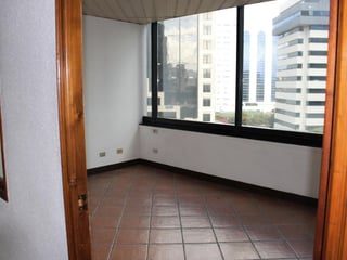 Oficina en renta Edificio de zona 10 - 2