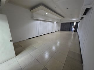 Venta de local en Centro Comercial La Pradera Zona 10 Ref-5049 - 4