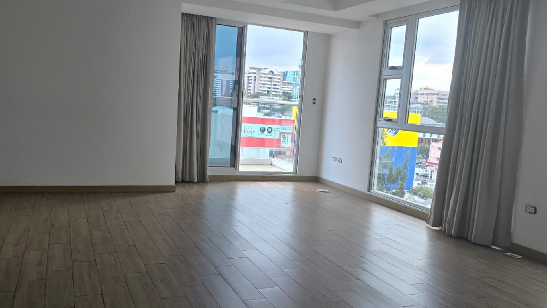 ALQUILER DE CÉNTRICO APARTAMENTO - CITYHAUS, ZONA 10 - Miniatura 2