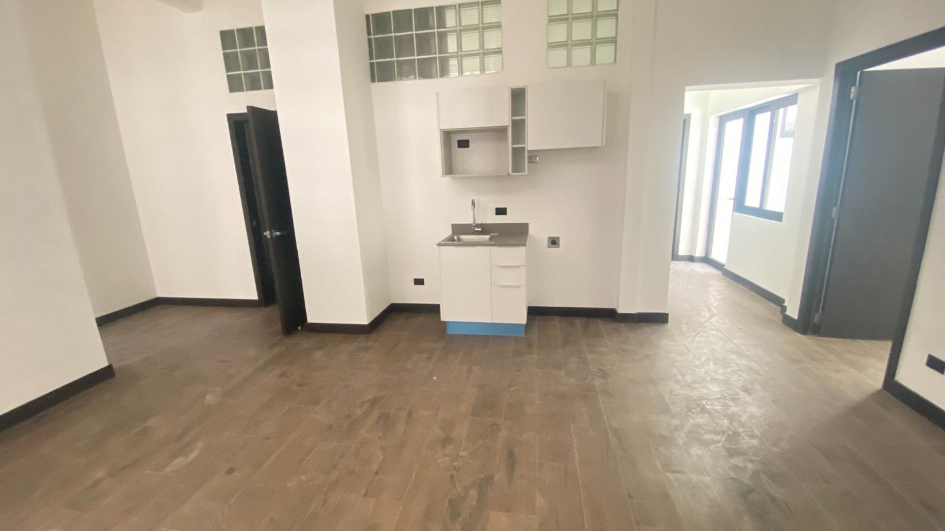 Apartamento en nivel bajo en renta en zona 1 - 3 habitaciones Ref-5999