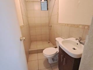 En alquiler Apartamento con 125.00m2 en Zona 10 - 4