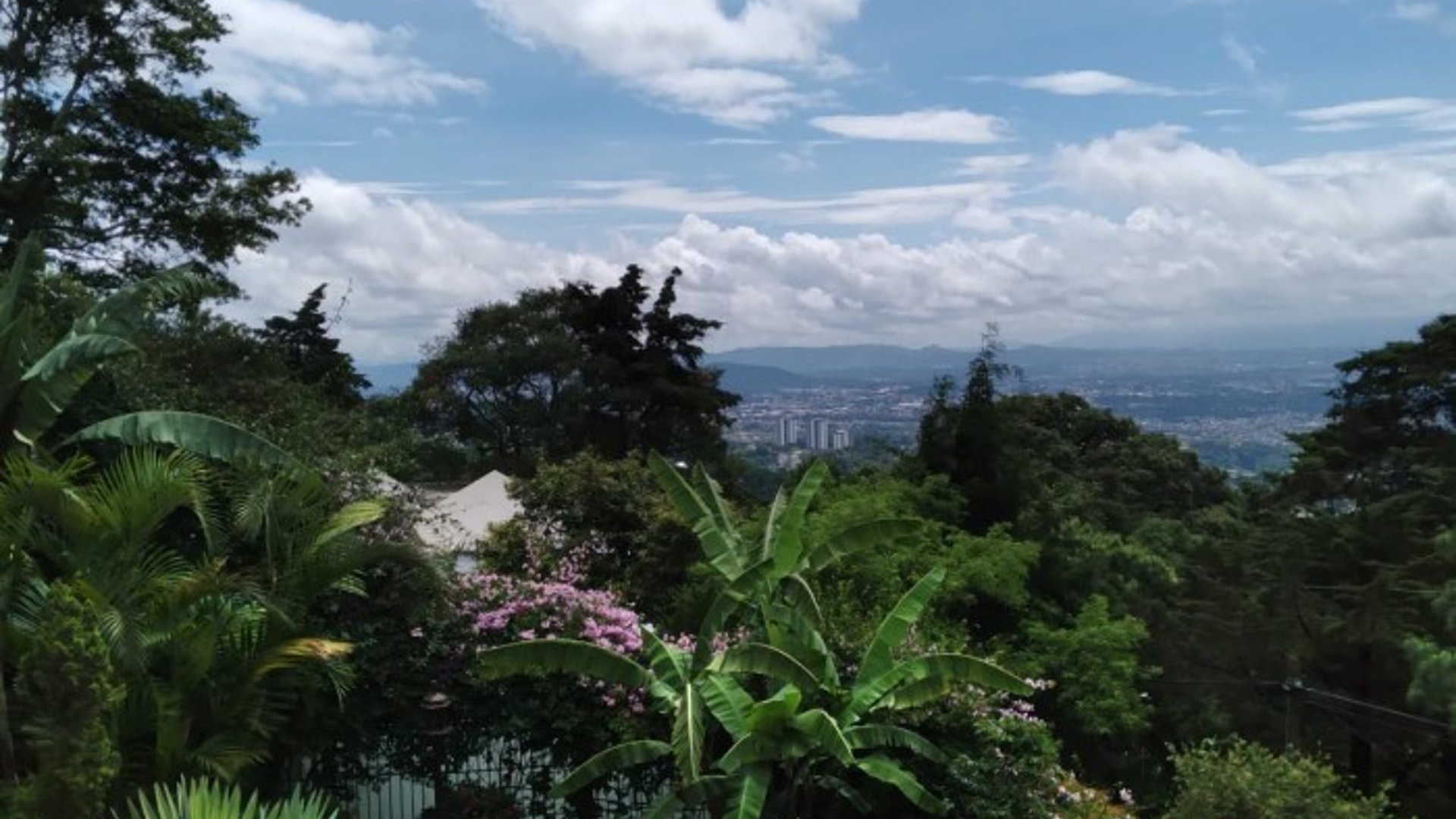Casa en Renta o Venta cercana a San Lucas Guatemala - Miniatura 2