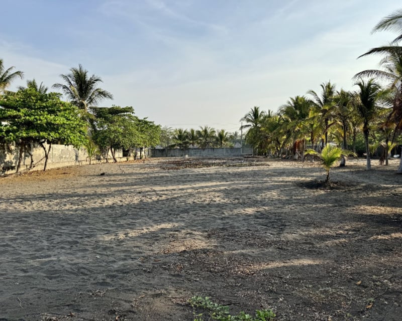 Terreno frente a la playa en venta en Monterrico Guate