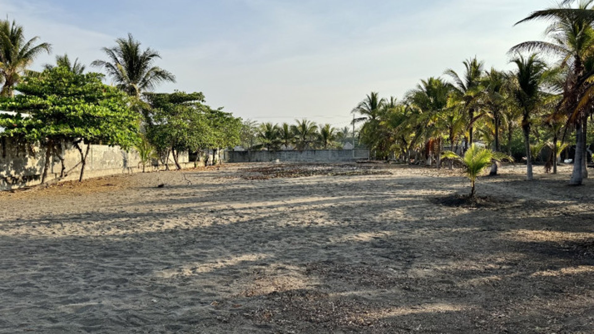 Terreno frente a la playa en venta en Monterrico Guate