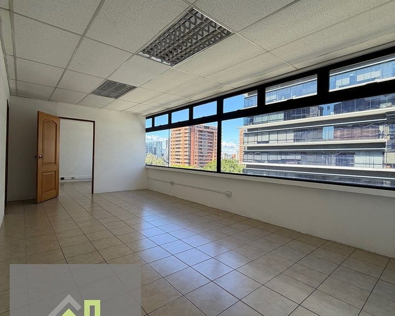 🏢 Oficina en Alquiler zona 10