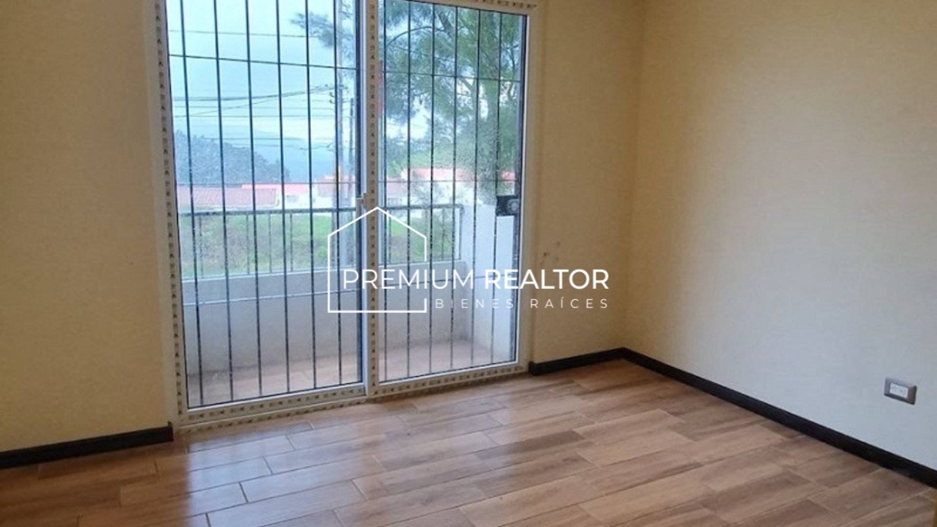 Apartment Building for Sale in Lo de Valdez, Guatemala City | 8 Bed, Parking, $379,085