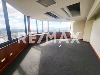 Oficina Penthouse Renta | Zona 10 | Murano Center - Image 1
