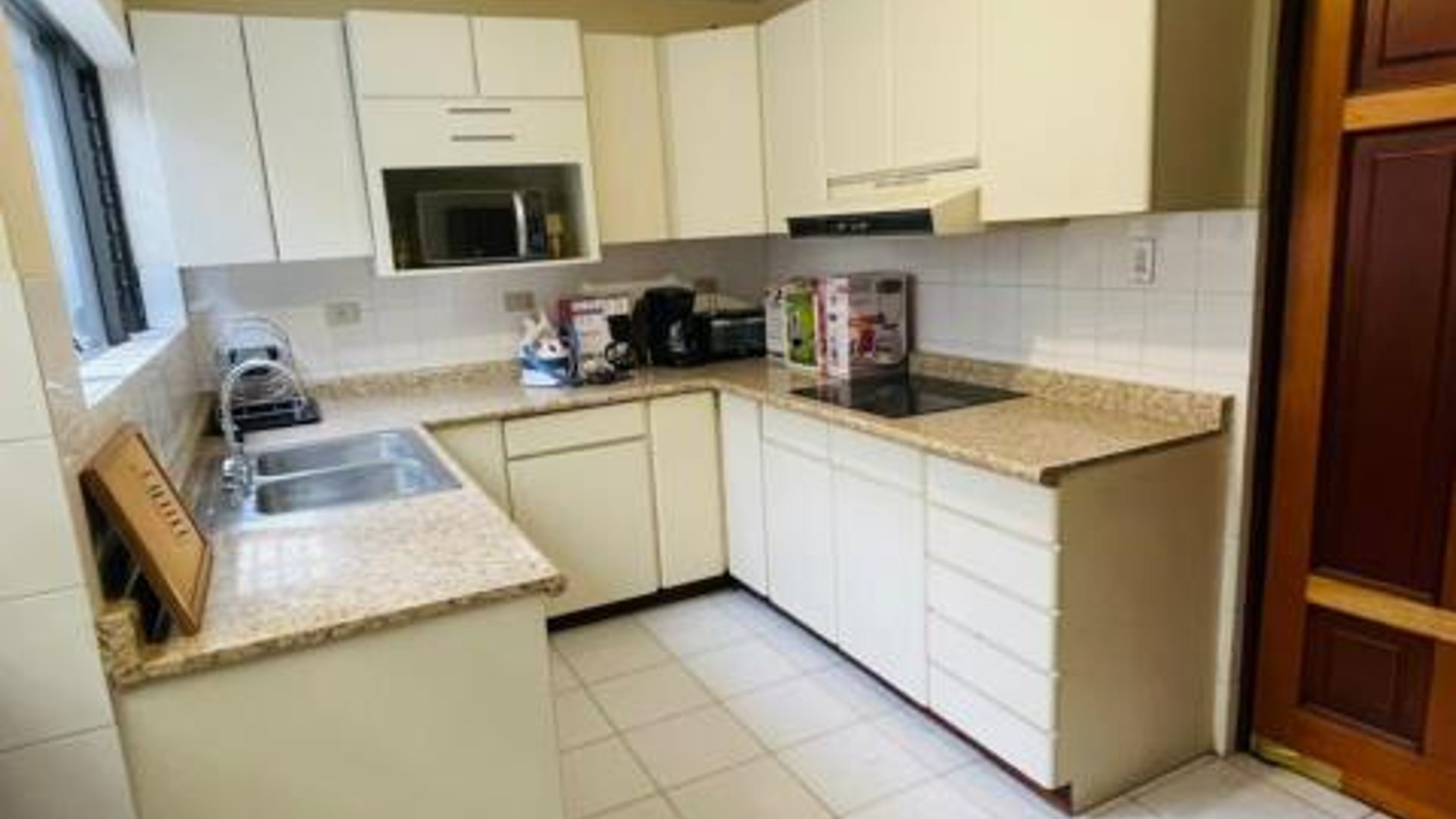 ALQUILER DE AMPLIA CASA PARA VIVIENDA U OFICINA - ZONA 04 - Miniatura 4