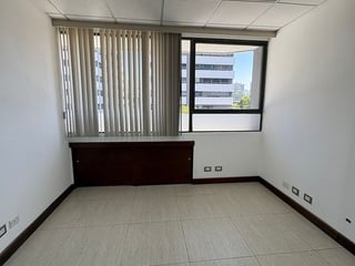 Oficina en Alquiler Edificio Marbella Zona 10 - Image 2