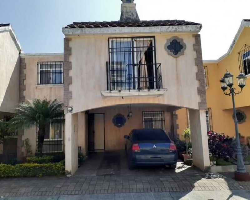 Casa  en Venta Villa Canales en Condominio con Garita