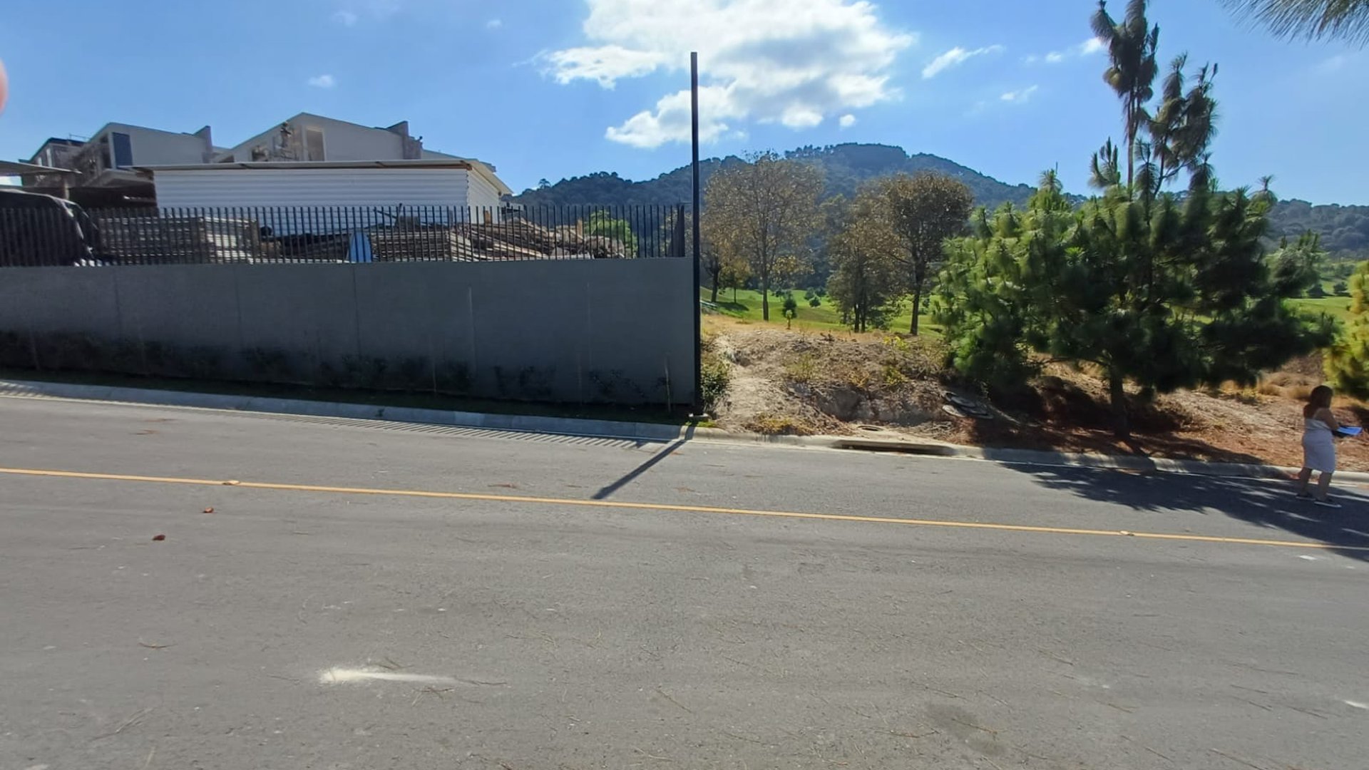 Se vende terreno en Exclusivo Club de zona 16 - Miniatura 10
