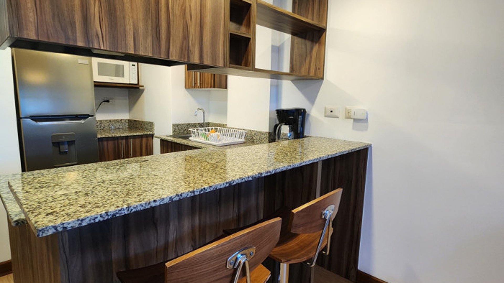Apartamento Amueblado en renta en Zona 14 - Miniatura 11