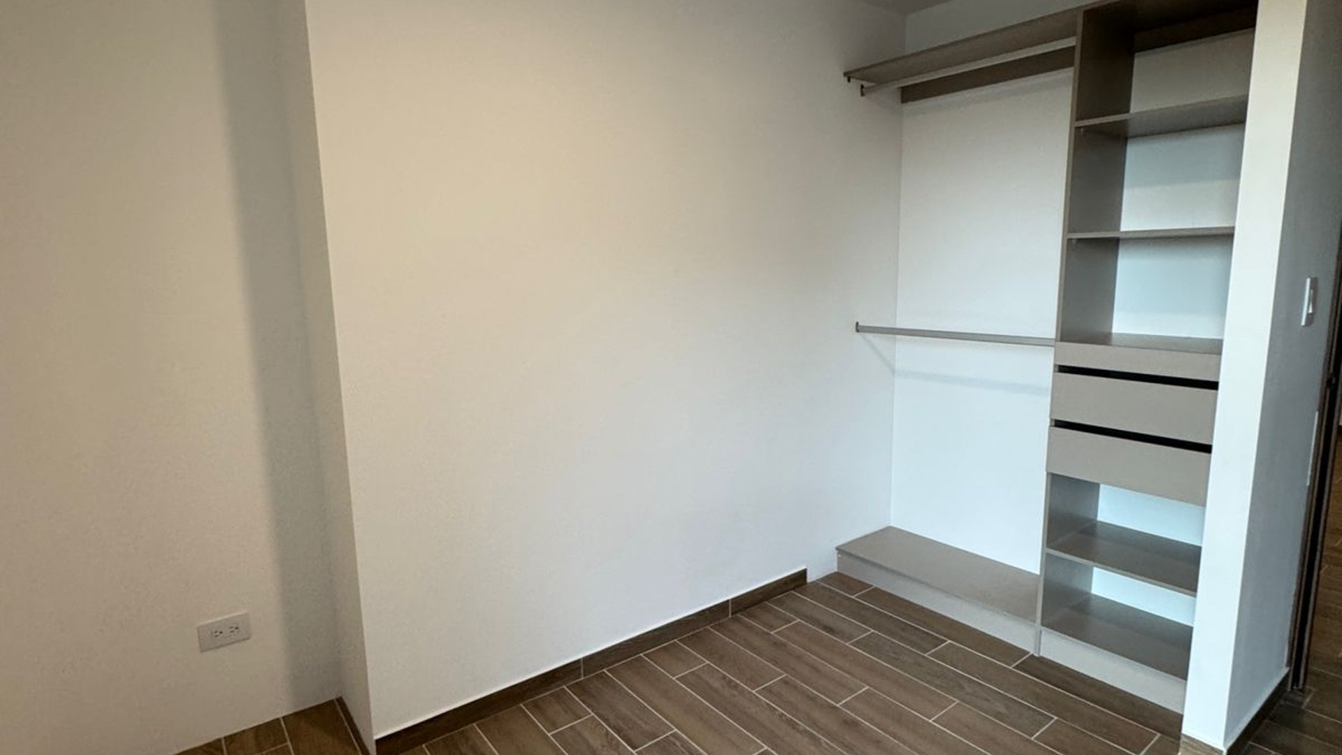 Apartamento con piscina en venta - Parque 14 - 3 habitaciones Ref-6001 - Miniatura 10