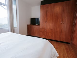 Apartamento remodelado y amueblado en renta, TorreNova zona 13 - Image 11