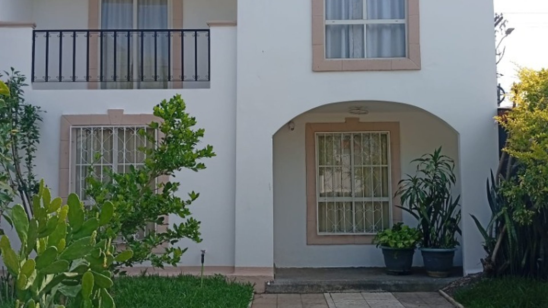 Casa en Renta en Alamedas de Villa Flores. - Image 1