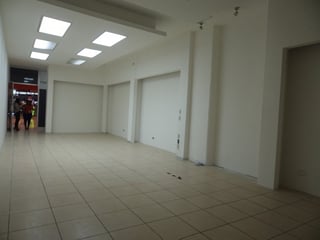 En renta o venta local en Zona 10 la Pradera Guatemala - 3