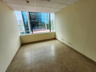 Oficina en venta en zona 14 Europlaza Ref-5642 - 4