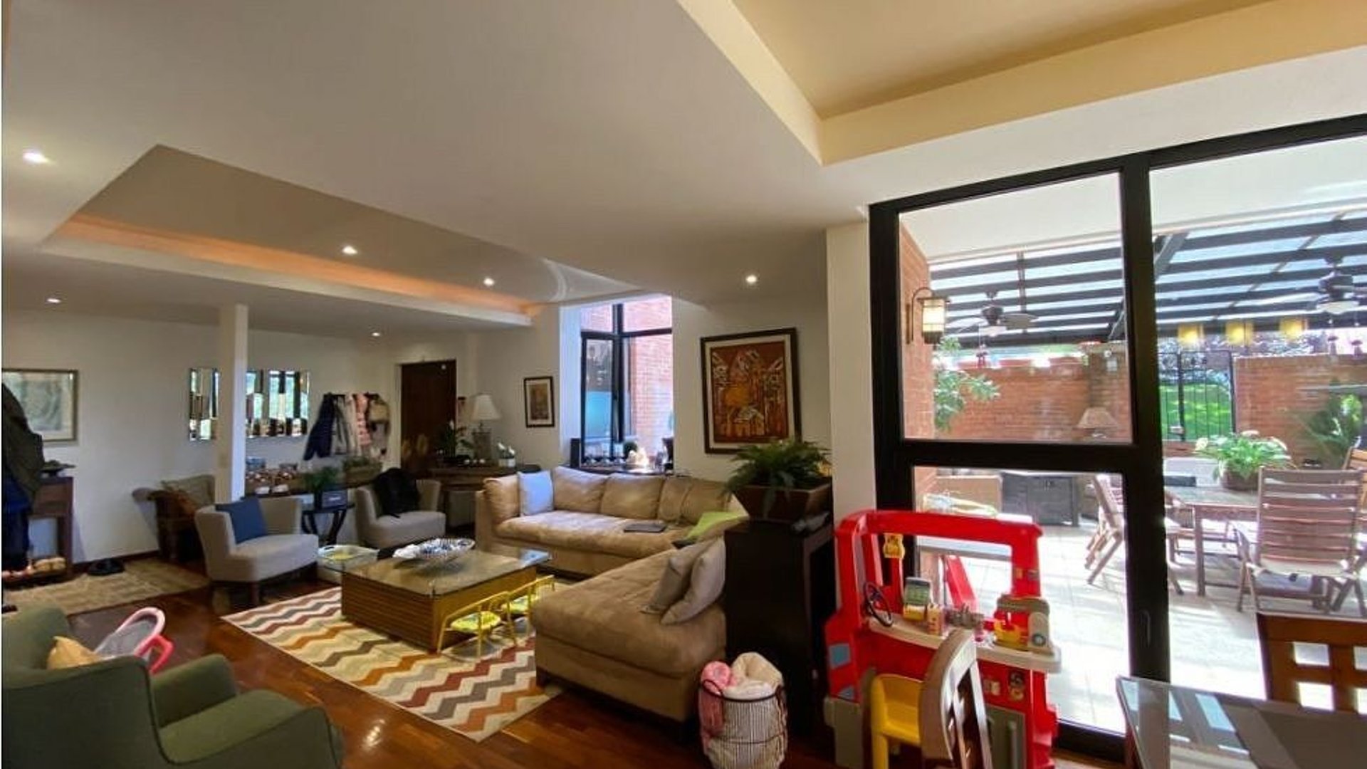 Apartamento tipo townhouse en venta – Encinos de Cayalá, Zona 16
