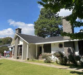 CASA CON EXCELENTE UBICACIÓN EN SAN LUCAS SACATEPEQUEZ