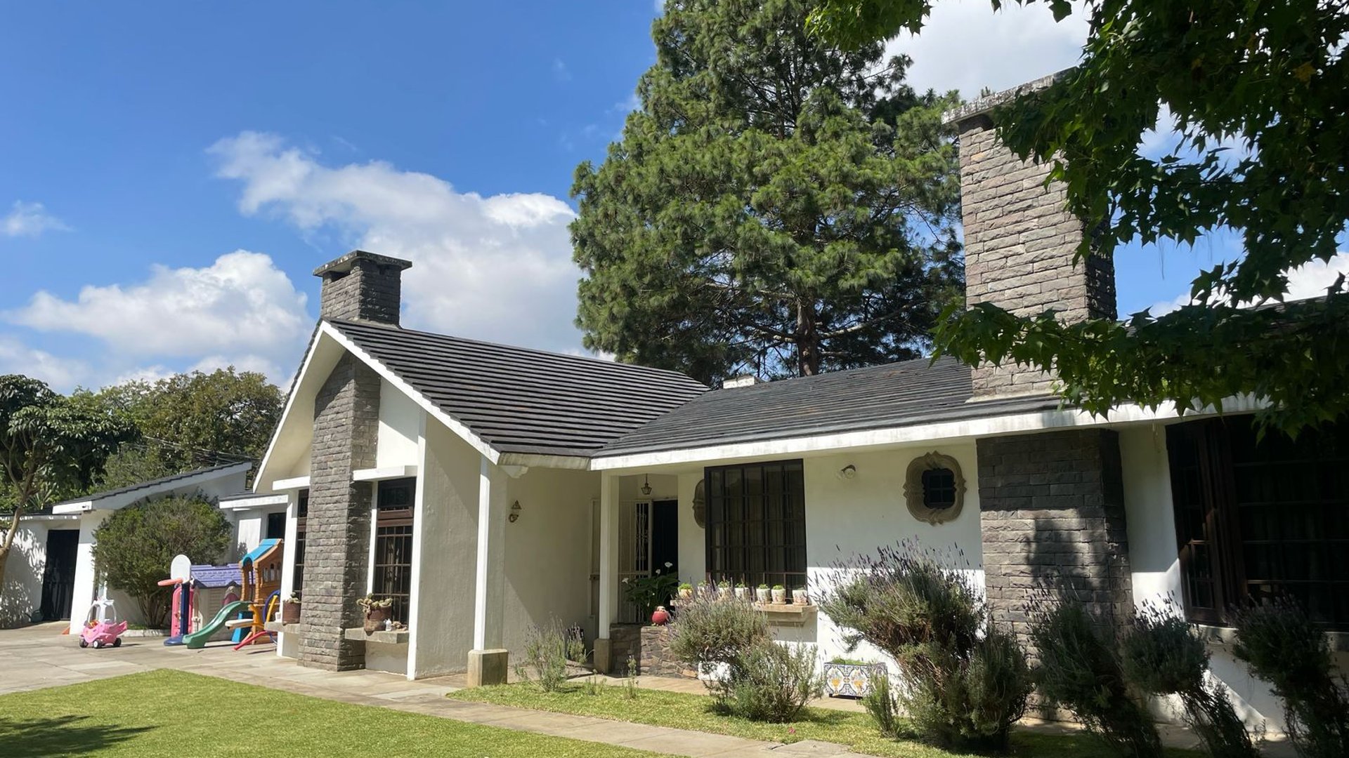 CASA CON EXCELENTE UBICACIÓN EN SAN LUCAS SACATEPEQUEZ