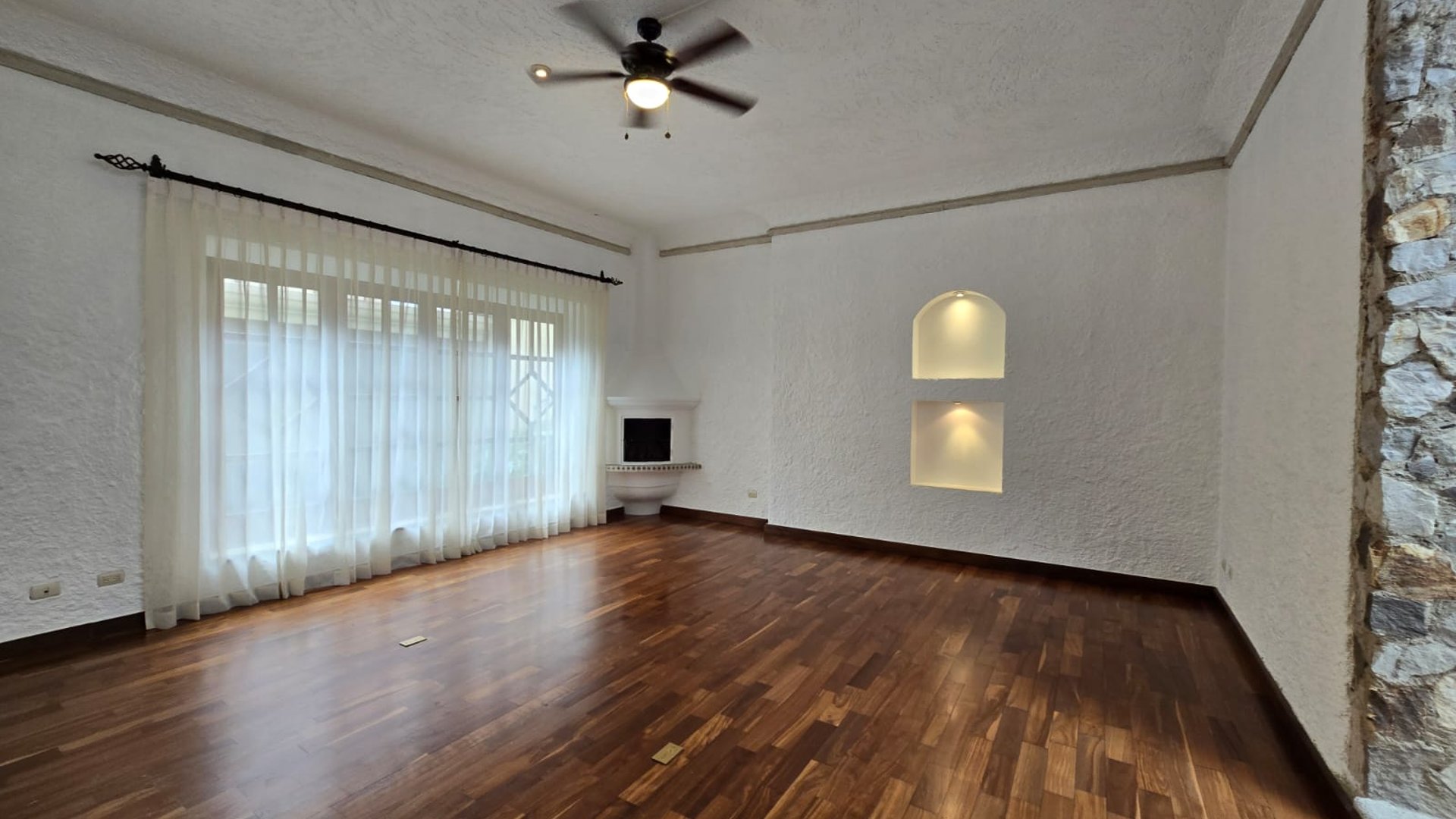 RENTA Casa Zona 16 Condominio las Cumbres