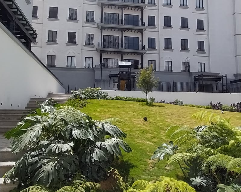Lujoso Apartamento en Renta con jardín privado en Nogales Cayalá
