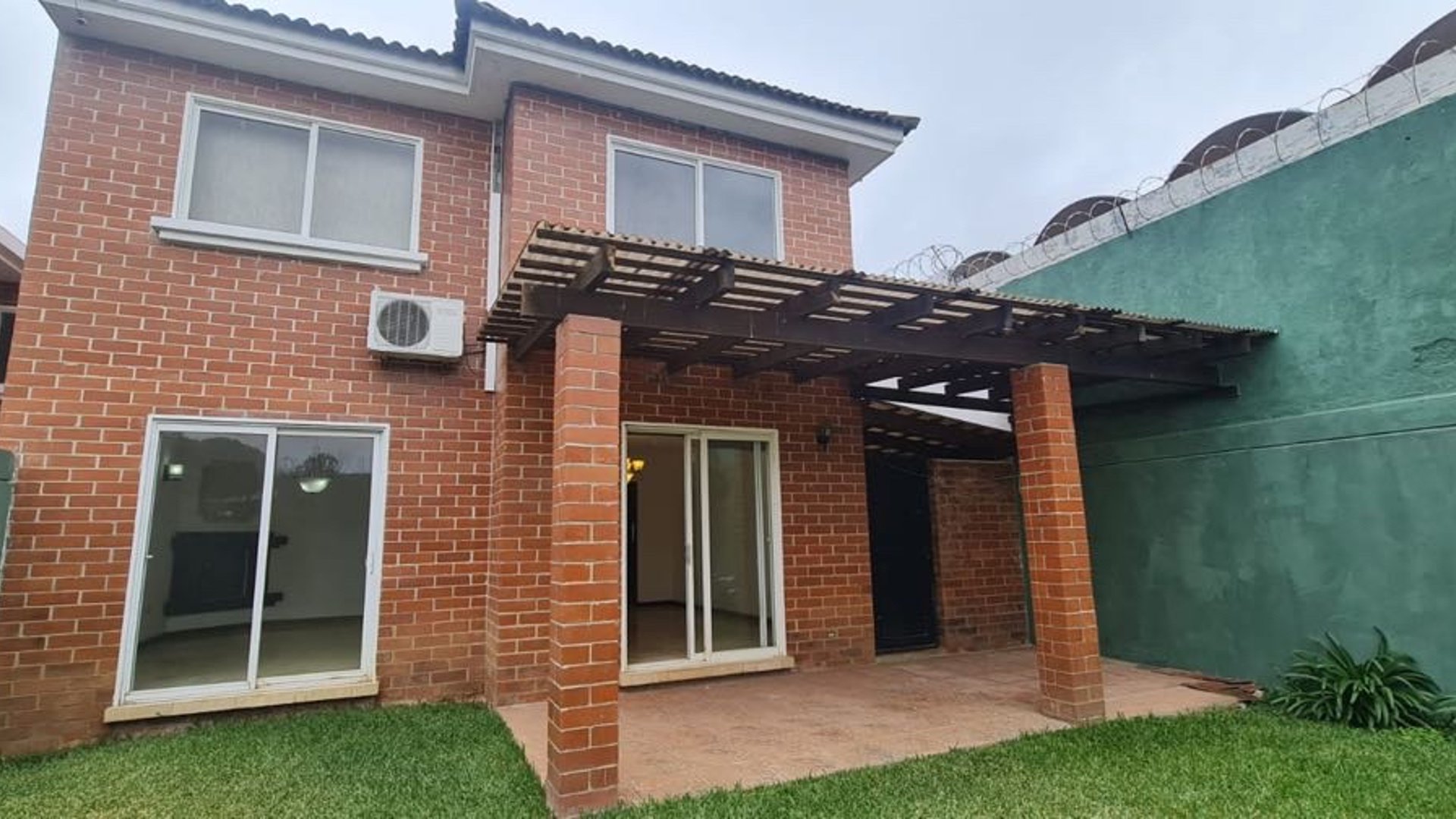 Casa en venta y renta, en 16