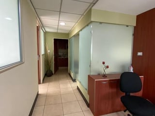 Oficina en Venta – Edificio Torino, zona 10 - Image 4