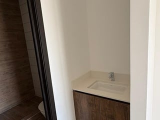 Apartamento en Venta Edificio Marqués de Oakland Zona 10 - Image 5