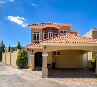 CASA EN ALQUILER 📍Condominio Villas Europeas, Km. 25.5 CAES