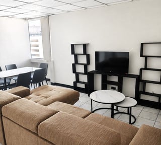 Apartamento Amueblado en Renta – Edificio Reforma Montúfar, Zona 10