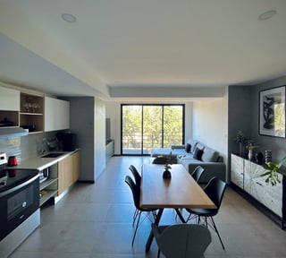  Vendo Lindo Apartamento en zona 10  en Edificio Mira. 