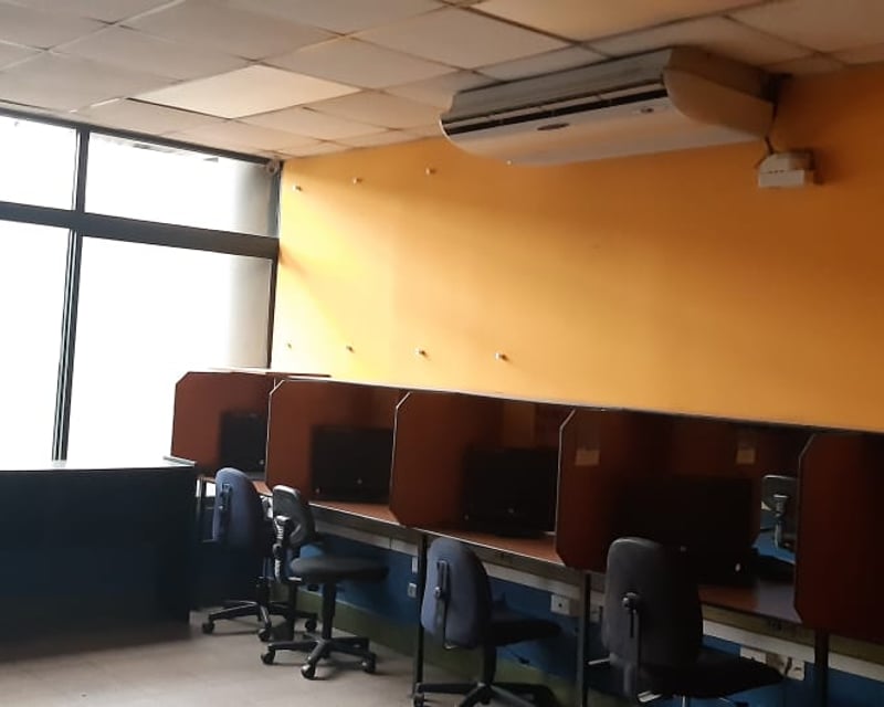 Oficina en Venta Edificio Century Plaza, Zona 13  - Miniatura 2