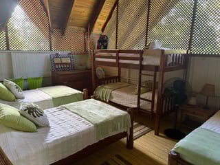 Casa, rancho y bungalows frente al río – Río Dulce - Image 42