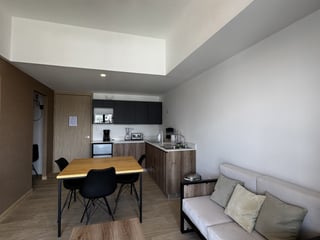 Apartamento Amueblado en venta en Zona 10 Nivel Medio - 3