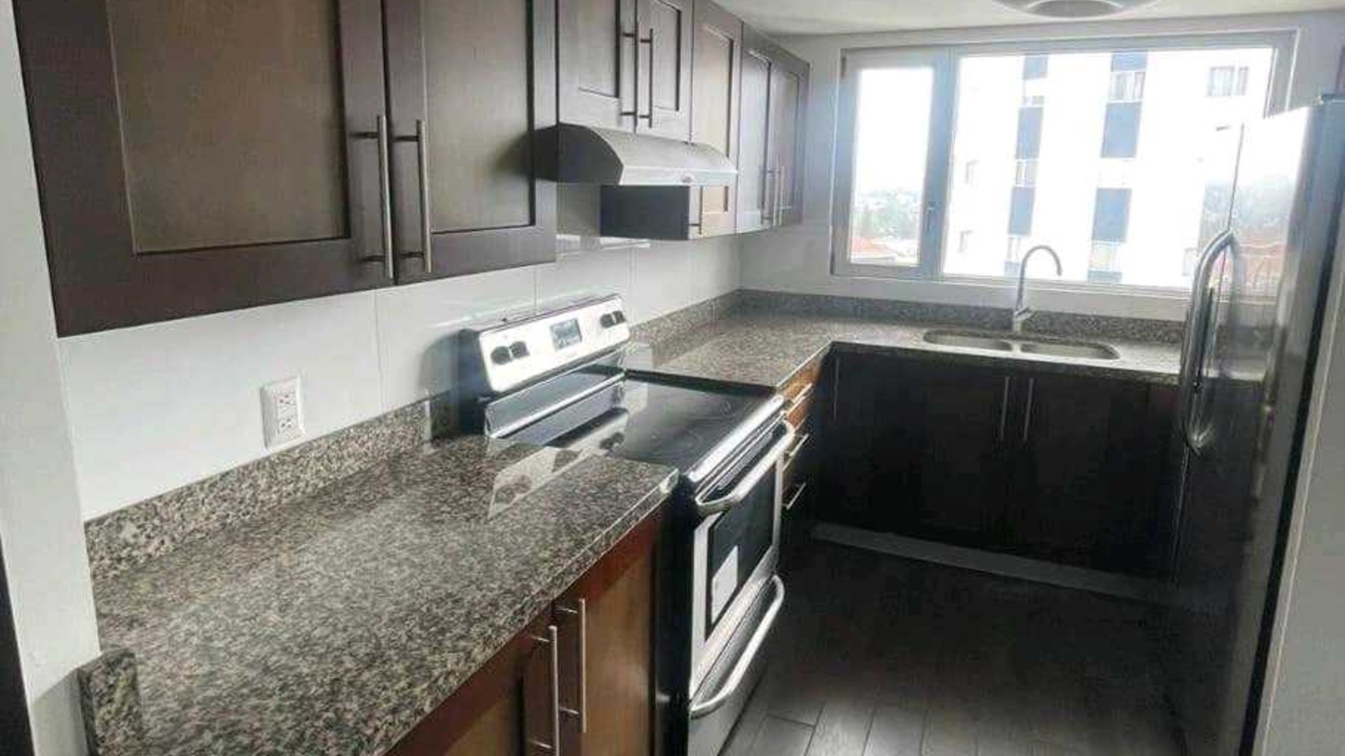 APARTAMENTO EN ALQUILER ????Edificio Attica II, Zona 14 - Miniatura 3