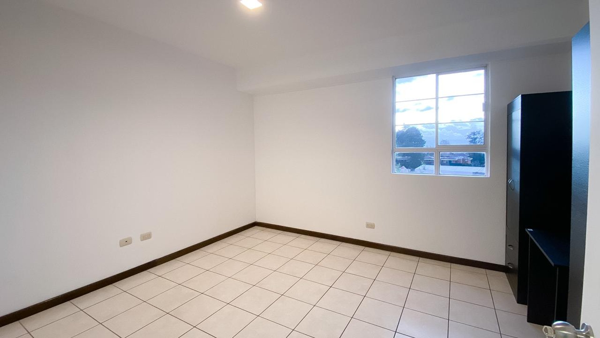 VENTA DE CÓMODO APARTAMENTO - VILLAS DE SAN ISIDRO, ZONA 16 - Miniatura 7