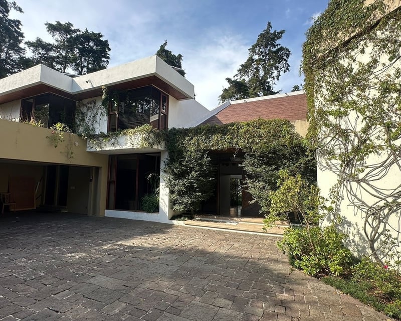 ¡Exclusiva casa en venta con amplio jardín en El Socorro CAES, Km 12.7!
