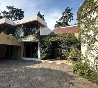 ¡Exclusiva casa en venta con amplio jardín en El Socorro CAES, Km 12.7!