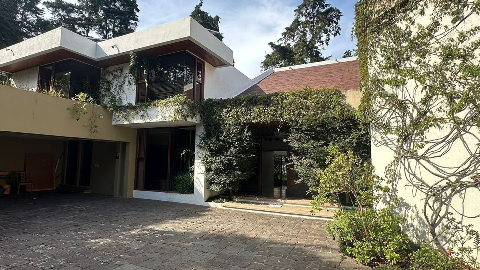 ¡Exclusiva casa en venta con amplio jardín en El Socorro CAES, Km 12.7!