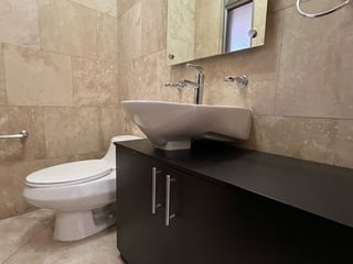 *Venta de amplia casa en Condominio – Colonia El Prado, Zona 10* - 4