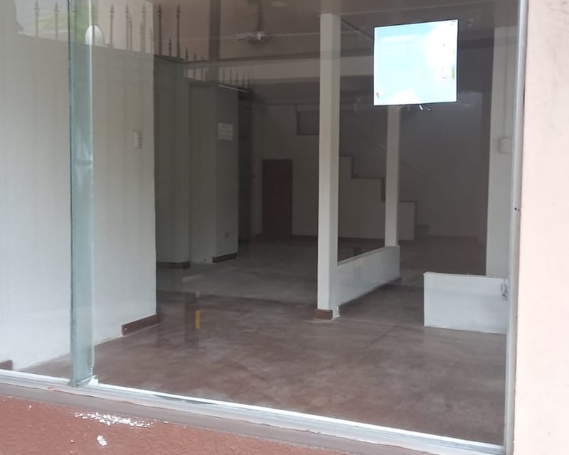 Alquilo Local Comercial sobre los Próceres zona 10