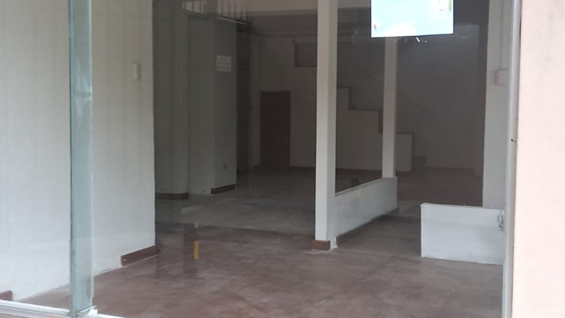 Alquilo Local Comercial sobre los Próceres zona 10