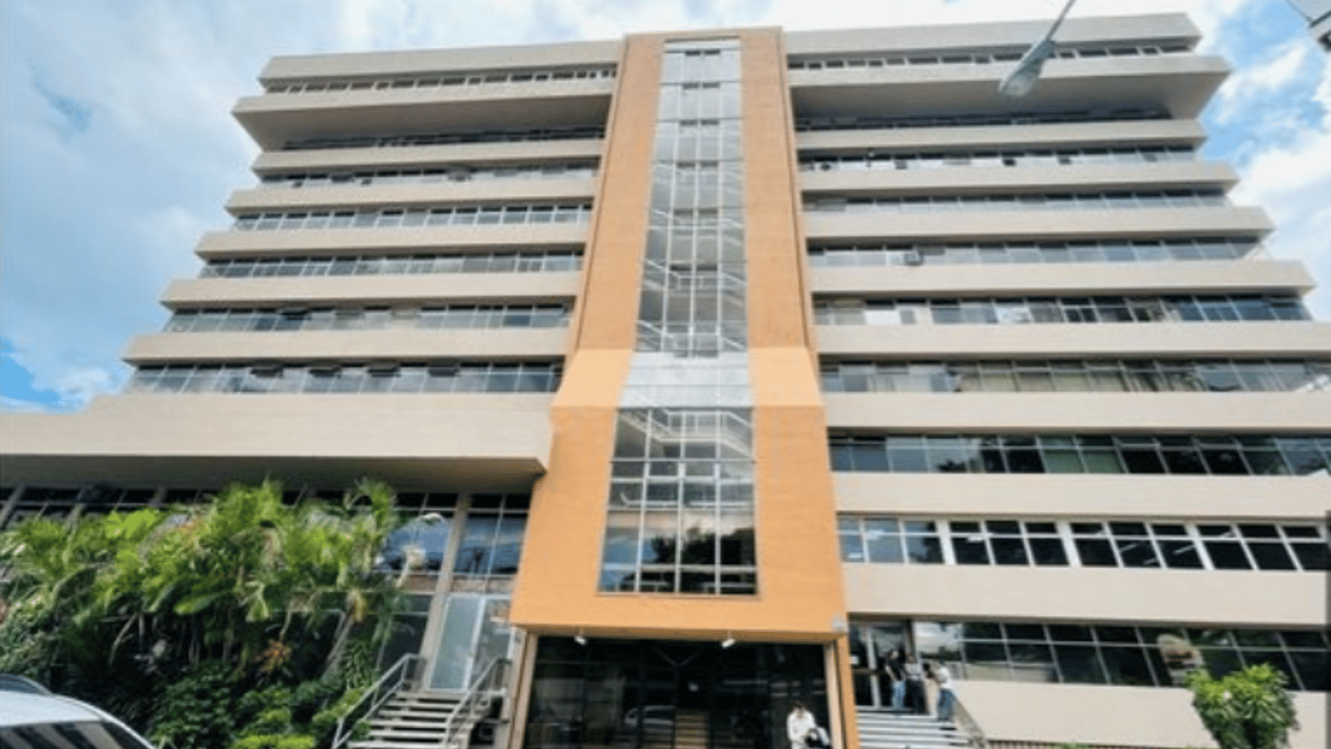 ALQUILER DE CÉNTRICA Y AMPLIA OFICINA 365MT2 - PLAZA MARITIMA, ZONA 10