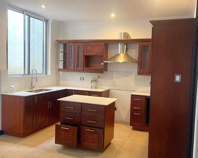 Casa con habitacion de servicio en venta en Km 10.5 CAES Ref-5742