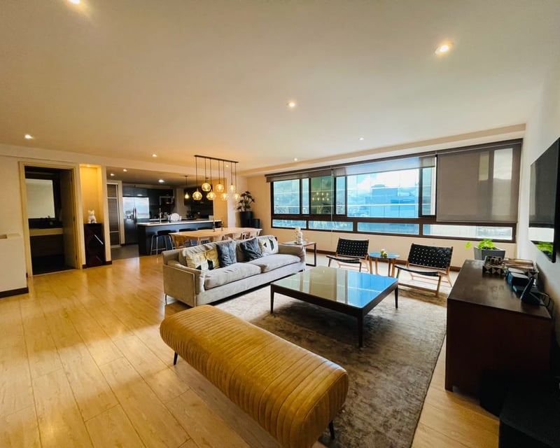 VENTA DE AMPLIO APARTAMENTO DE 2 NIVELES - VEINTI4, ZONA 10