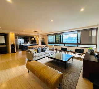 VENTA DE AMPLIO APARTAMENTO DE 2 NIVELES - VEINTI4, ZONA 10